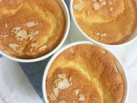 スライスアーモンドのカップシフォンケーキ☆